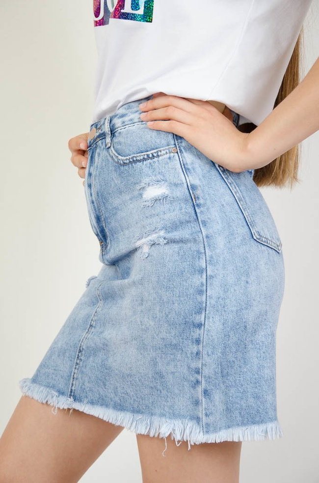Jeansowa spódnica z przetarciami