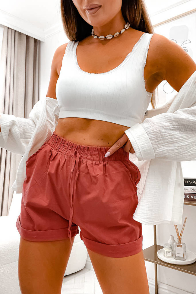 SZORTY Z KIESZENIAMI WIAZANE W PASIE- CZERWONE