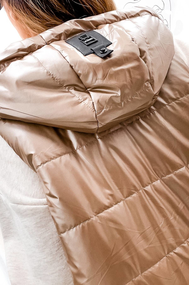 KAMIZELKA ASYMETRYCZNA ZE ZŁOTYMI DODATKAMI- BRĄZOWA