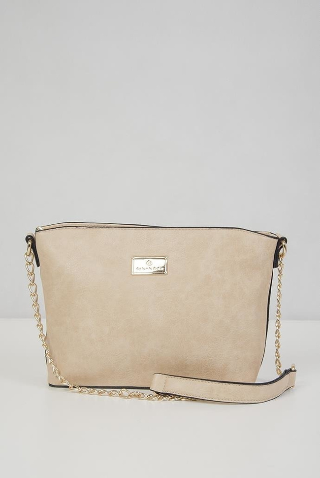 Beżowa torebka na złotym łańcuszku