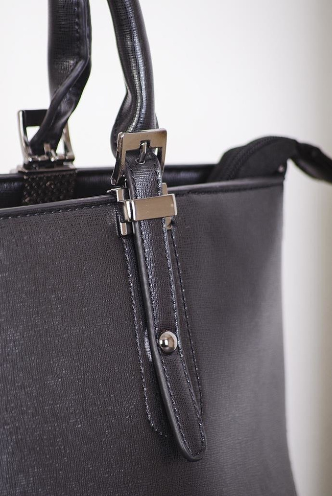 Czarna torebka średniej wielkości "shopper"