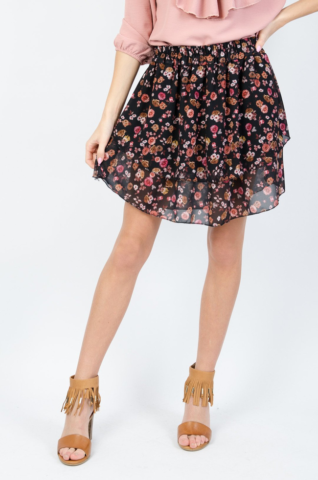 CZARNA SPÓDNICA ROZKLOSZOWANA W KWIATY