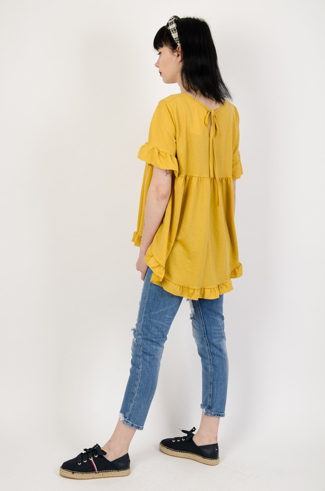 Żółta bluzka z rozkloszowanym dołem 
