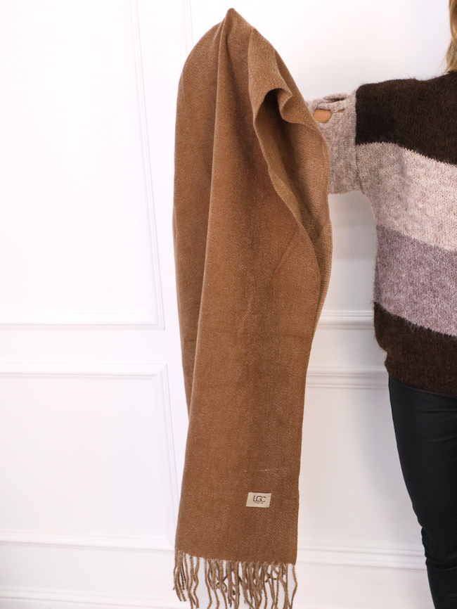 KLASYCZNY SZAL Z FRĘDZLAMI I NASZYWKĄ- BRĄZOWY