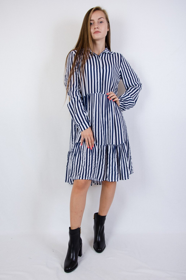 Sukienka w biało granatowe pionowe pasy