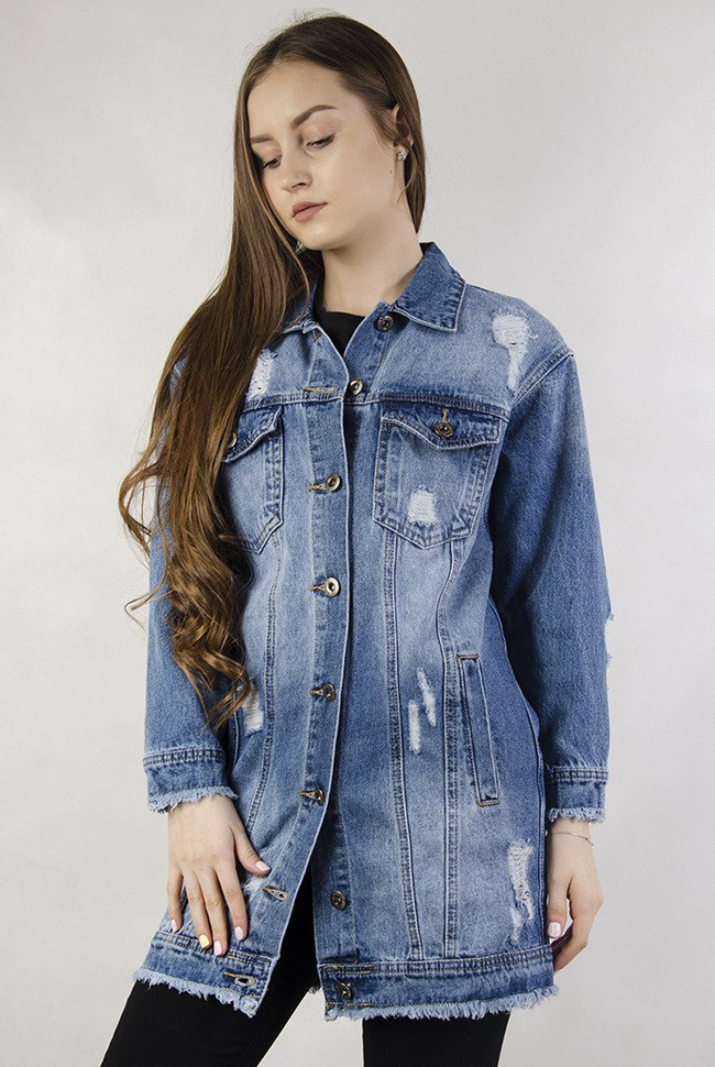Ciemna kurtka jeansowa przedłużana z szarpaniem na dole