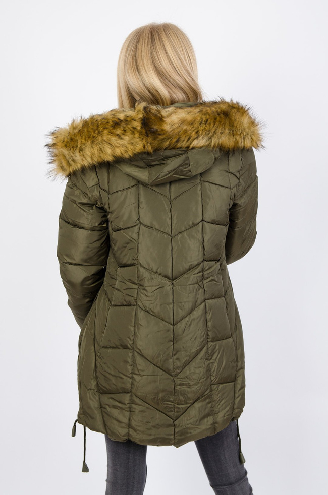 Zielona pikowana kurtka wiązana po bokach