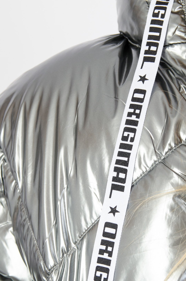 Szara metaliczna kurtka z pikowaniem