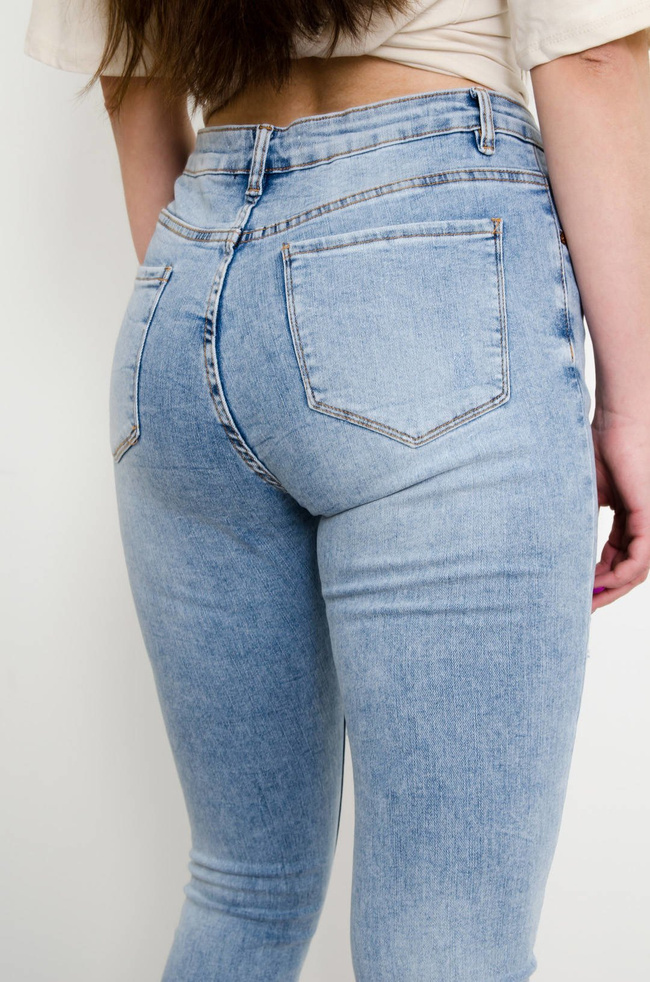 JASNE SPODNIE JEANSOWE Z PRZETARCIAMI PLUS SIZE ( L-4XL )