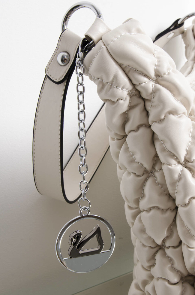 TOREBKA PIKOWANA Z DŁUGIM PASKIEM -BEŻOWA