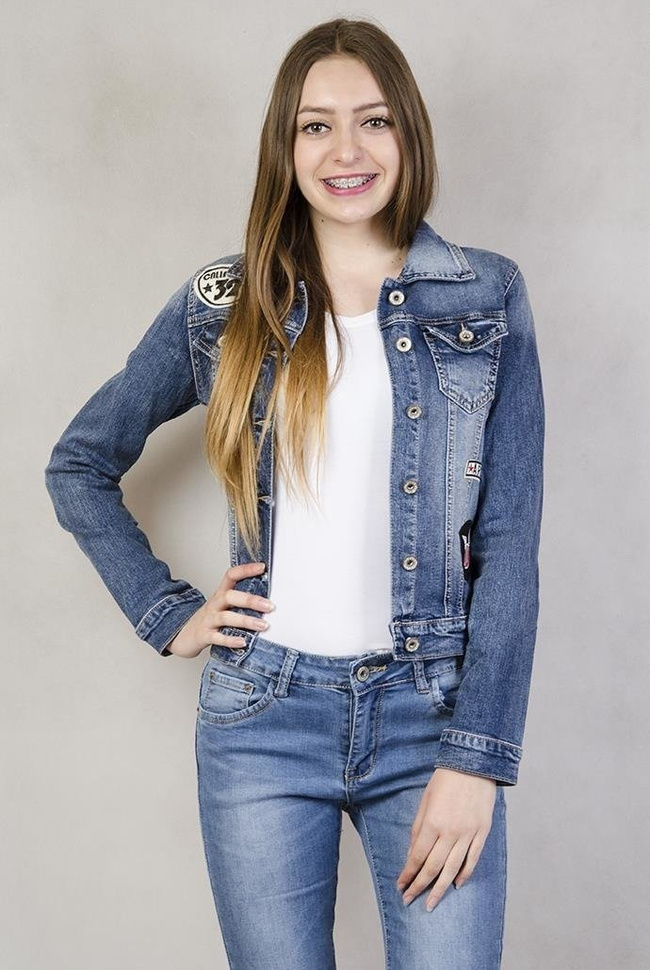 Kurtka jeansowa z naszywkami