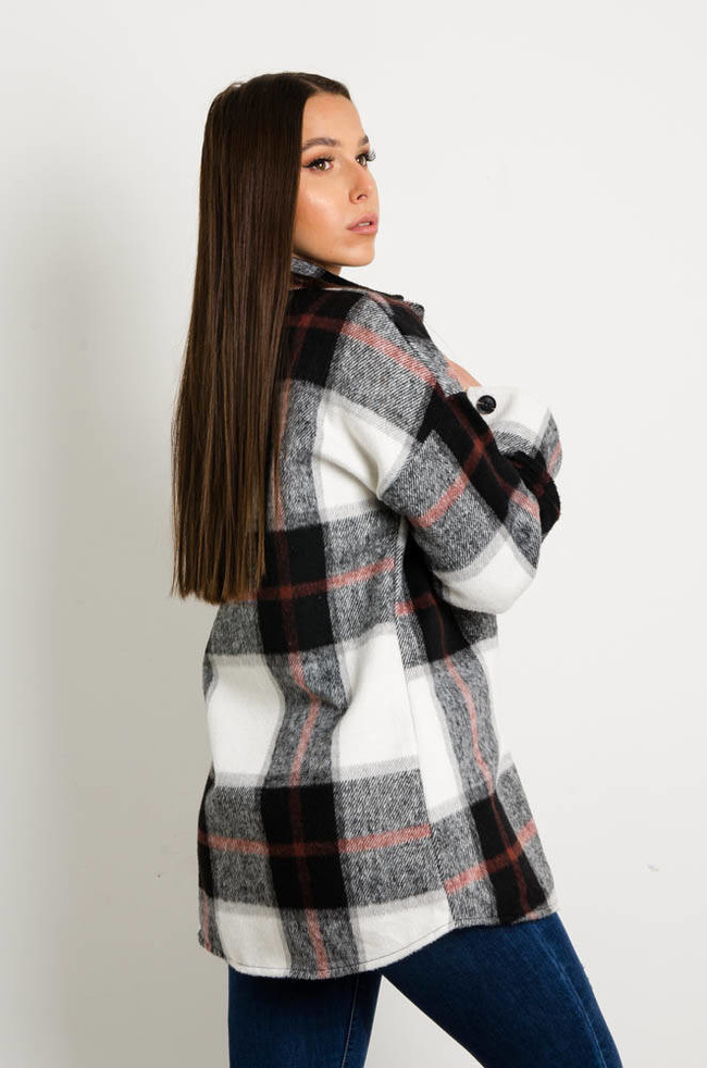 CZARNY PŁASZCZ KOSZULOWY W KRATĘ