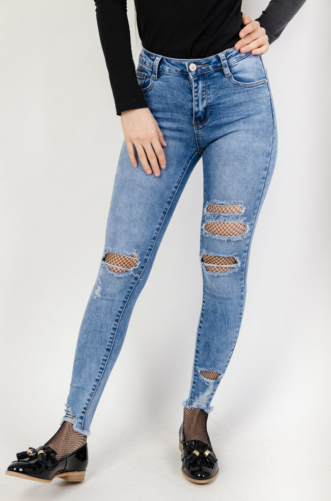 Jasne spodnie jeansowe z dziurami