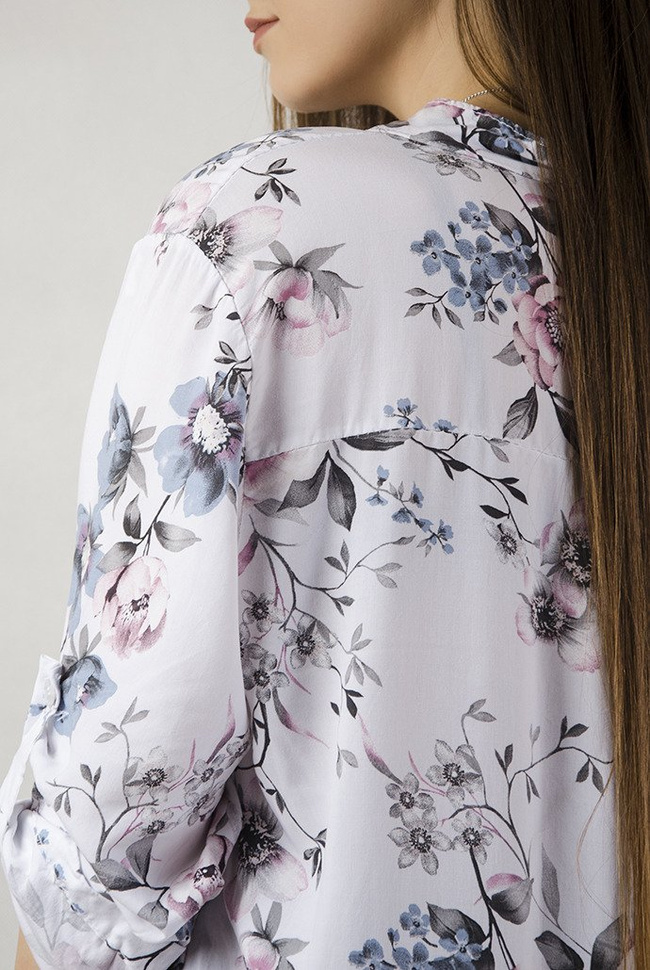 Biała koszula w kwiaty