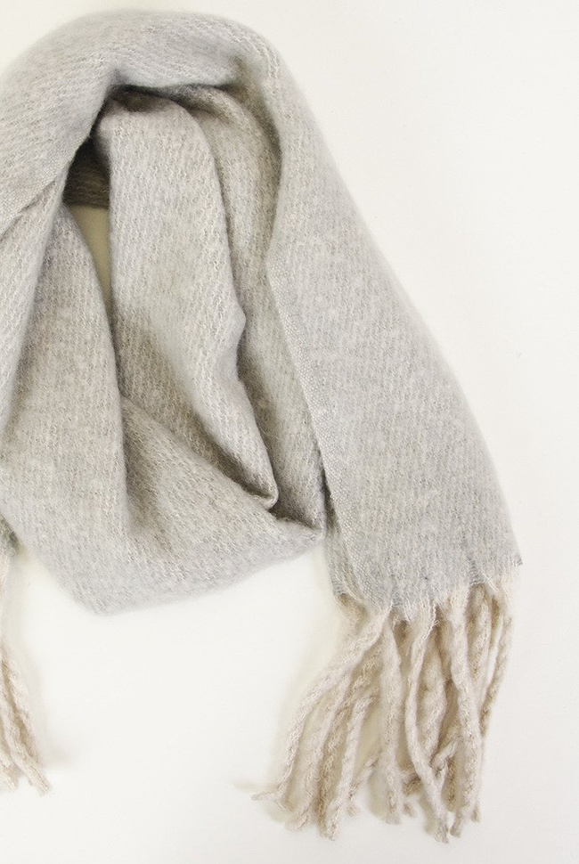 Ciepły szaro-beżowy szal