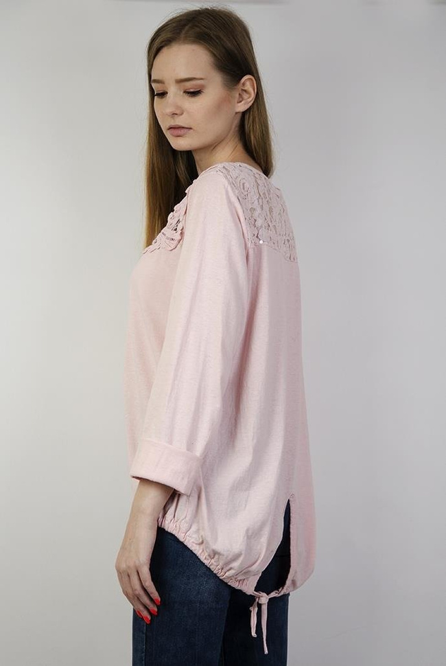 Jasnoróżowa bluzka z guzikami