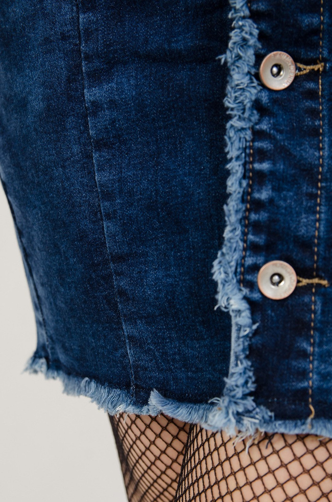 Jeansowa spódnica zapinana na guziki