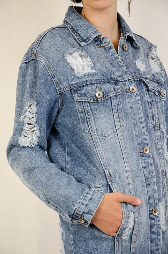 Kurtka jeansowa dłuższa z licznymi przetarciami