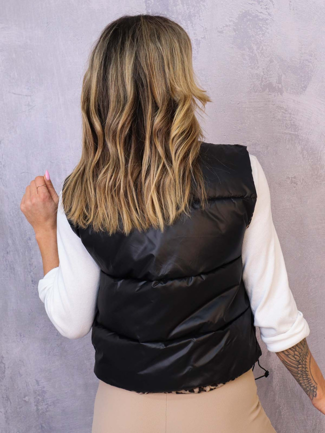 KRÓTKA DWUSTRONNA KAMIZELKA Z KIESZENIAMI- CZARNA