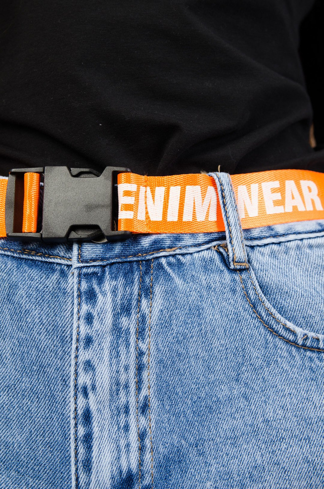 Jeansowe szorty z przetarciami + pasek