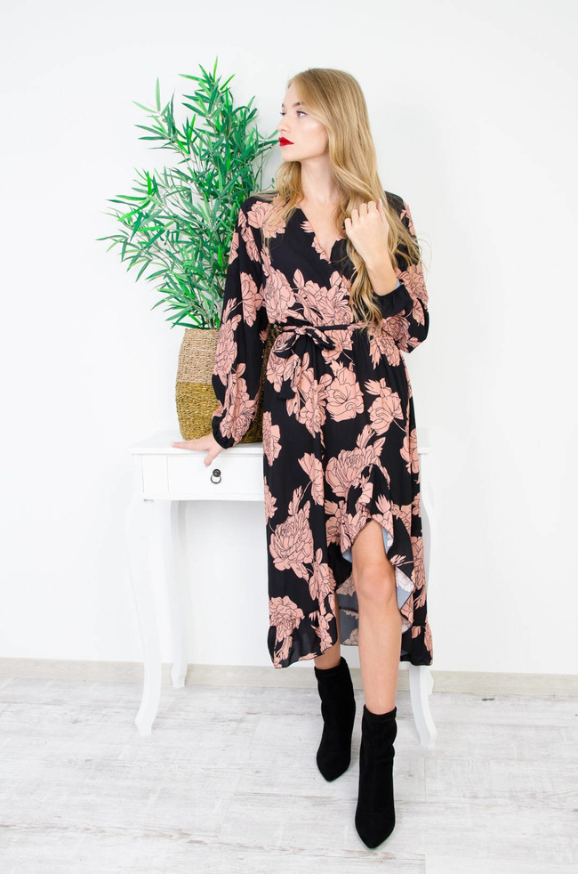 CZARNA ASYMETRYCZNA SUKIENKA W KWIATY Z KOPERTOWYM DEKOLTEM