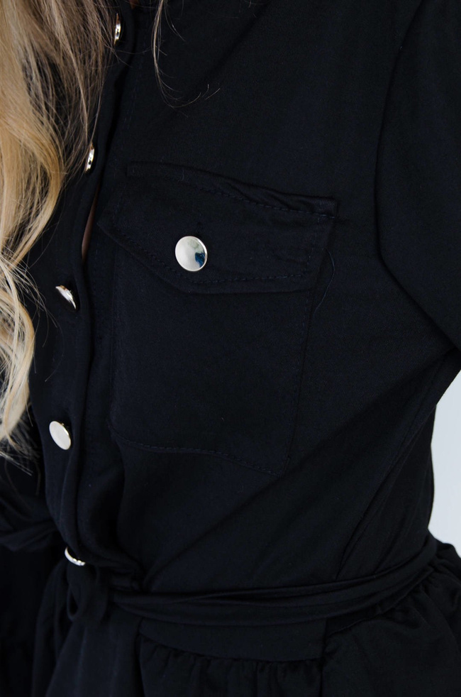 CZARNA SUKIENKA KOSZULOWA Z FALBANAMI