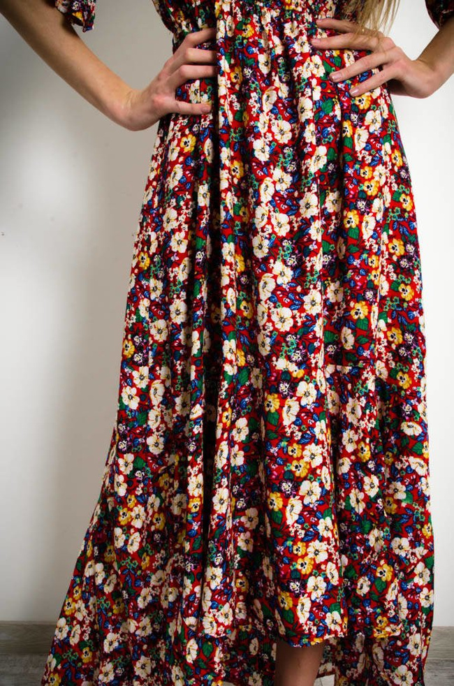 CZERWONA ASYMETRYCZNA SUKIENKA W KWIATY