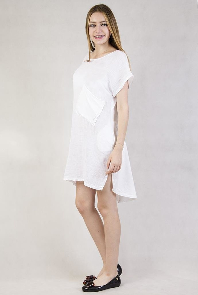 Asymetryczna sukienka z dużą kieszenią biała