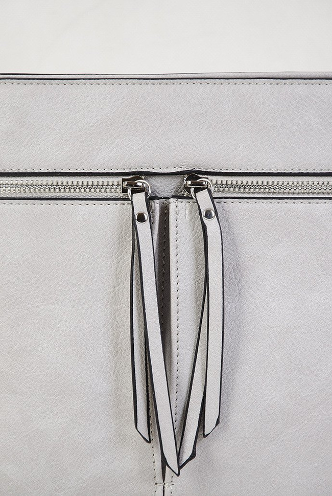 Mała szara torebka z zamkami