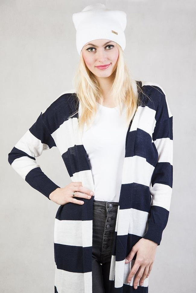 Biała czapka z doszytą blaszką "JACOB"