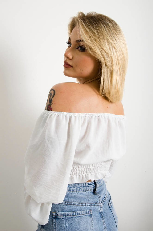 BIAŁA HISZPANKA CROP TOP Z WIĄZANIEM W DEKOLCIE