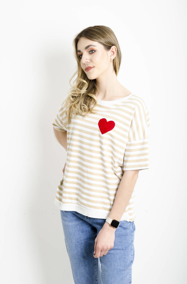 T-SHIRT BIAŁO-BEŻOWY W PASKI Z SERDUSZKIEM