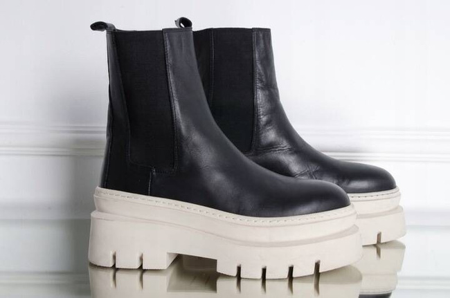 BOTKI NA PLATFORMIE BVB3701