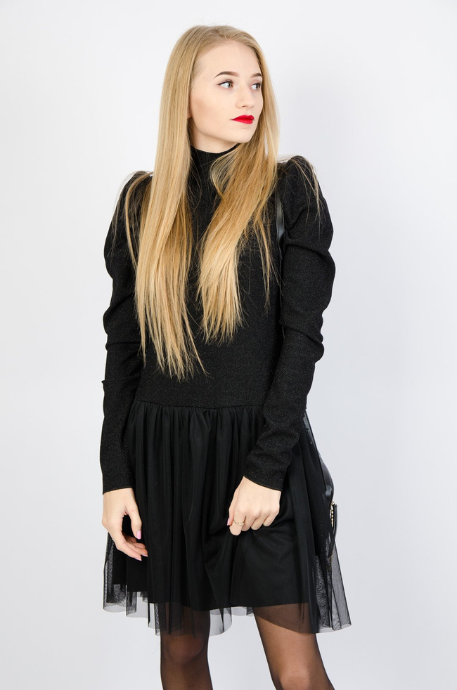 CZARNA POŁYSKUJĄCA SUKIENKA Z PÓŁGOLFEM - DÓŁ TIULOWY