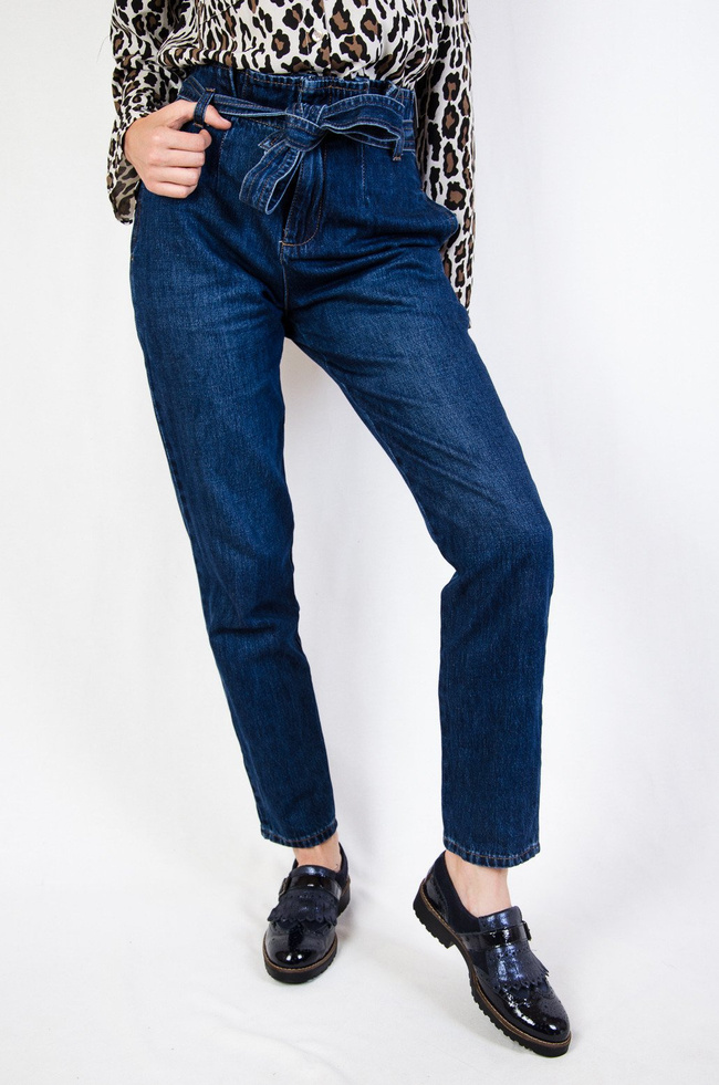 Ciemne jeansowe pumpy z wiązaniem w pasie