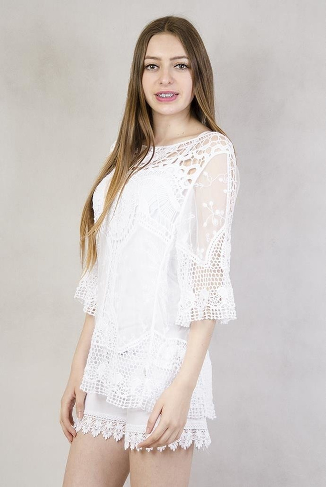 Ażurowa biała bluzka z bokserką
