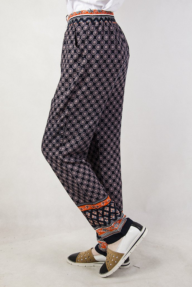 Spodnie alladynki w różowe kółka