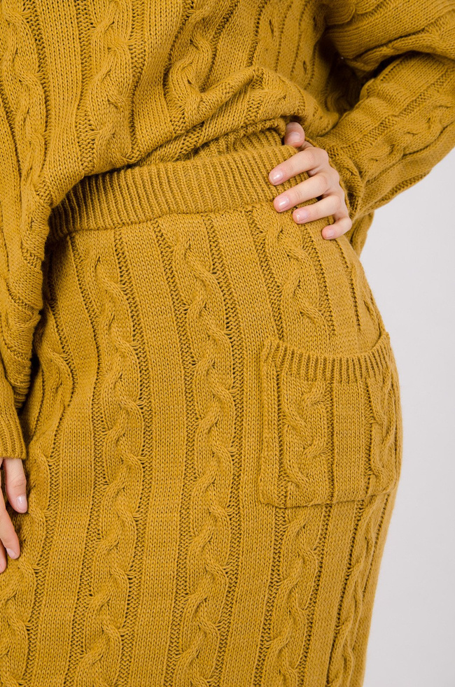 Musztardowy komplet spódnica + sweter