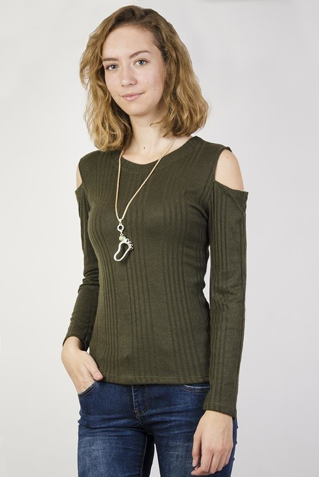 Zielona bluzka z wycięciami na ramionach + wisiorek
