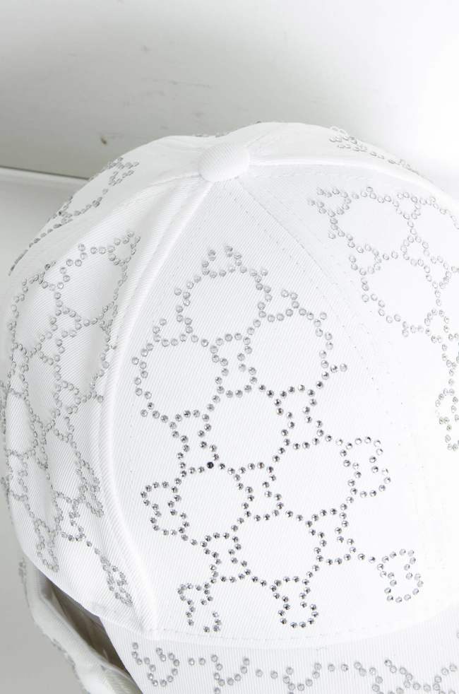 CZAPKA Z DASZKIEM Z CYRKONIAMI- BIAŁA
