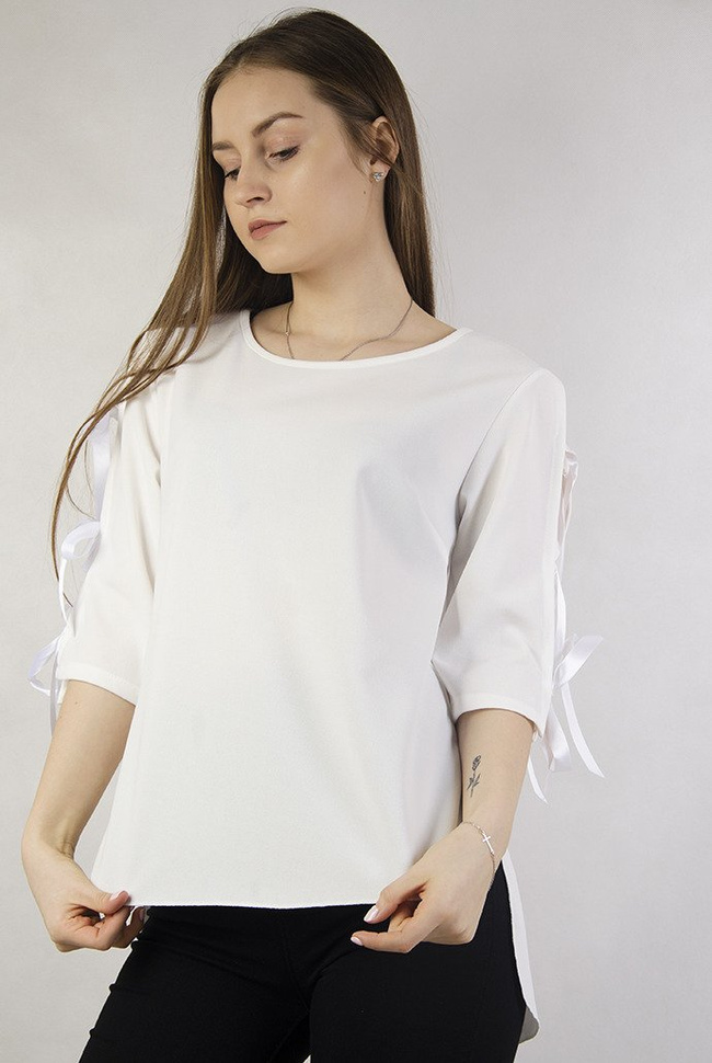 Biała asymetryczna bluzka z kokardkami