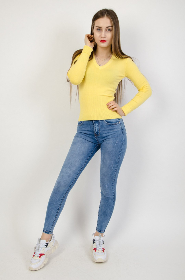 Żółty sweter z dekoltem w serek