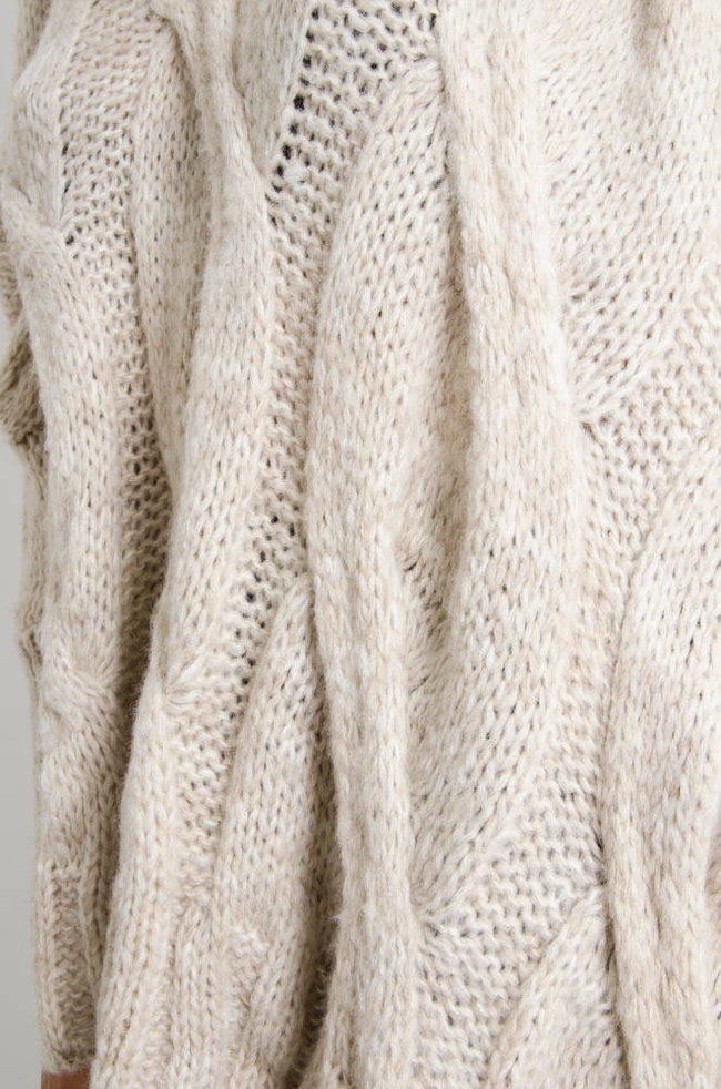 BEŻOWY OVERSIZOWY SWETER 