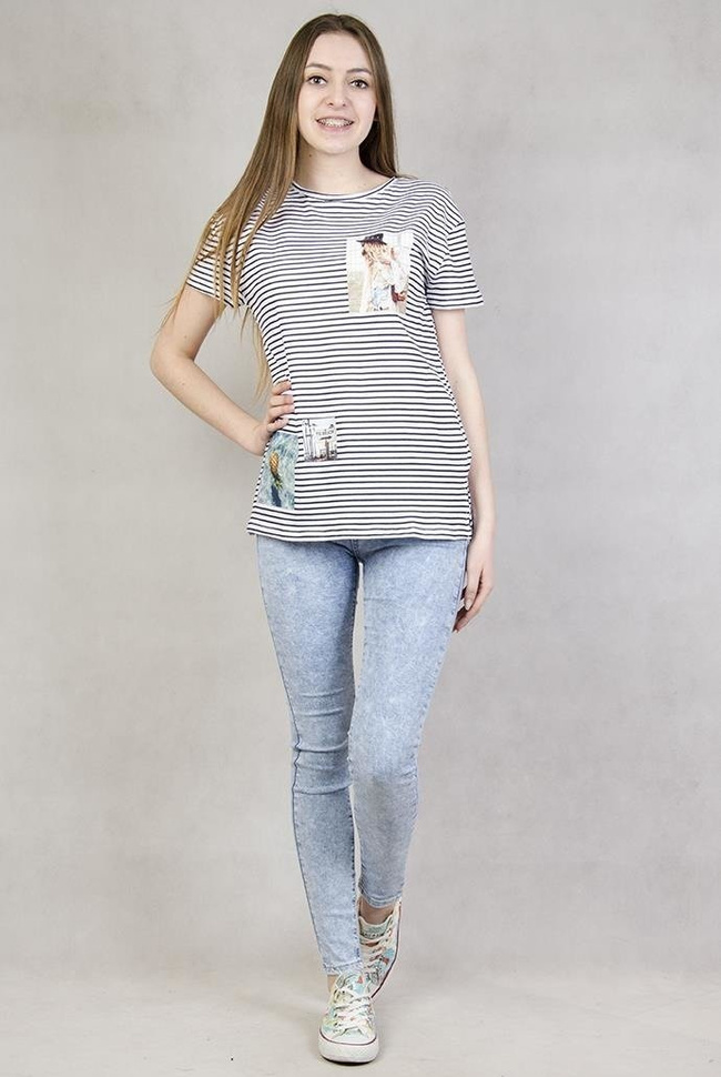 Bluzka w paski, z krótkim rękawem oraz sztampą