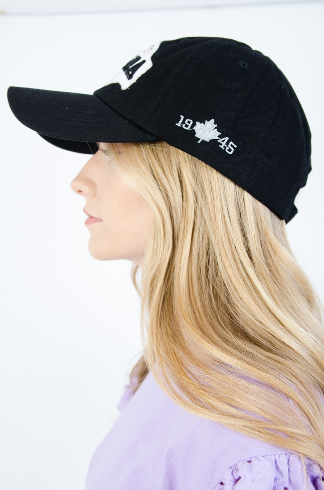 CZARNA CZAPKA Z DASZKIEM "CANADA"