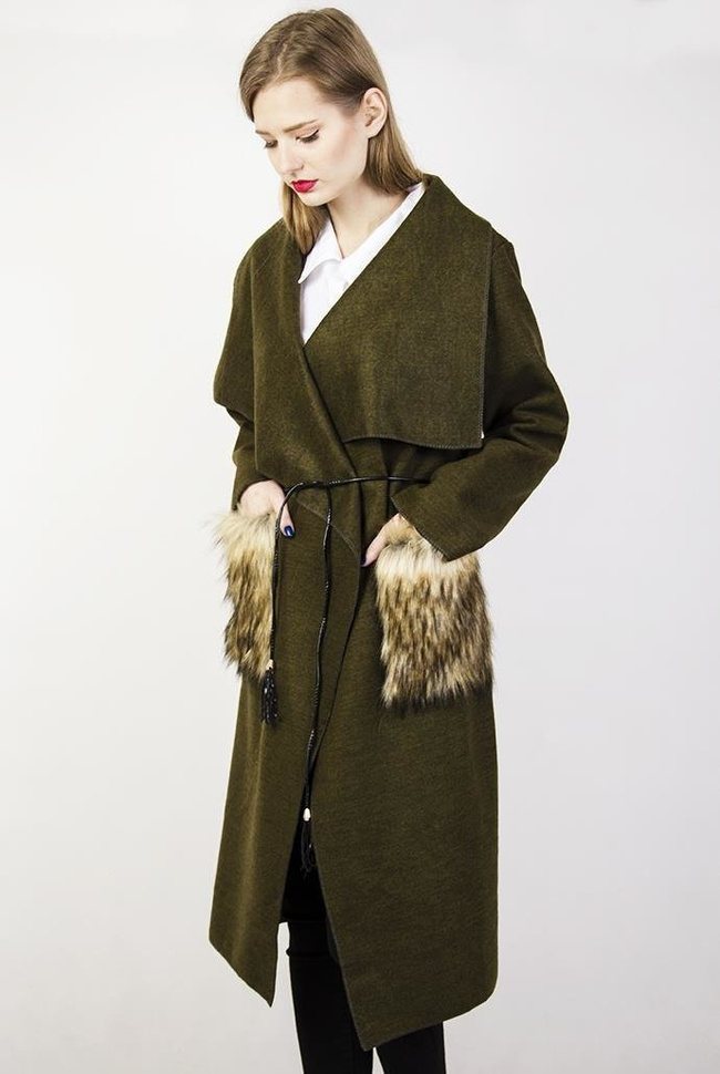 Zielona narzuta z rzemykiem i futerkiem