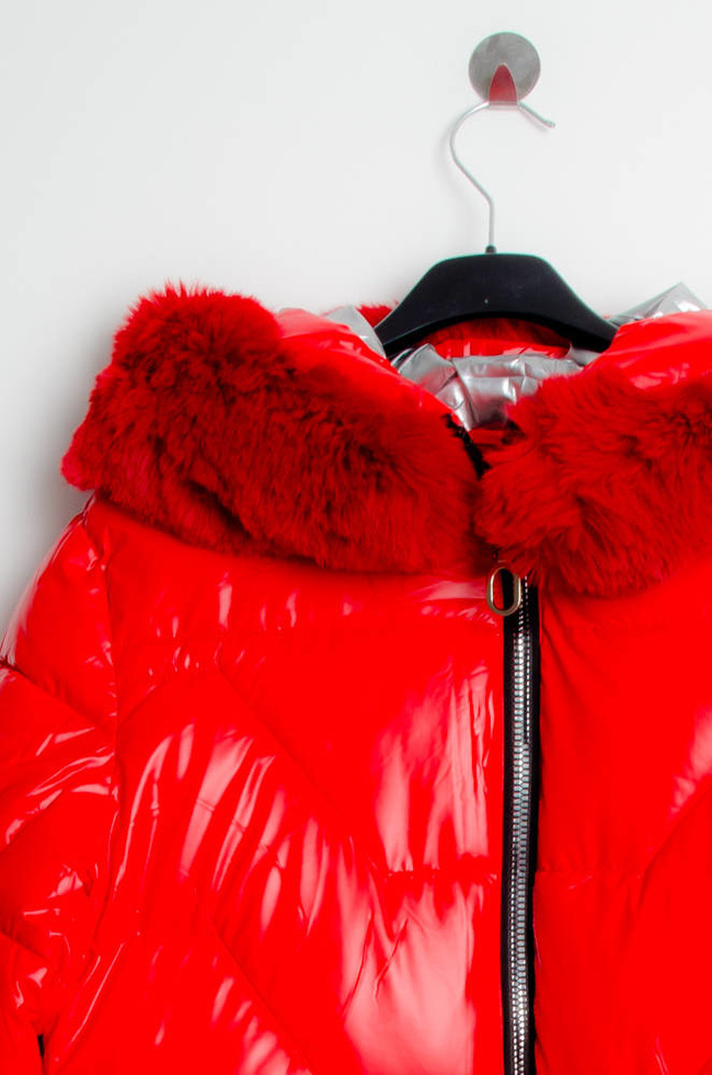 CZERWONA PIKOWANA KURTKA Z KAPTUREM