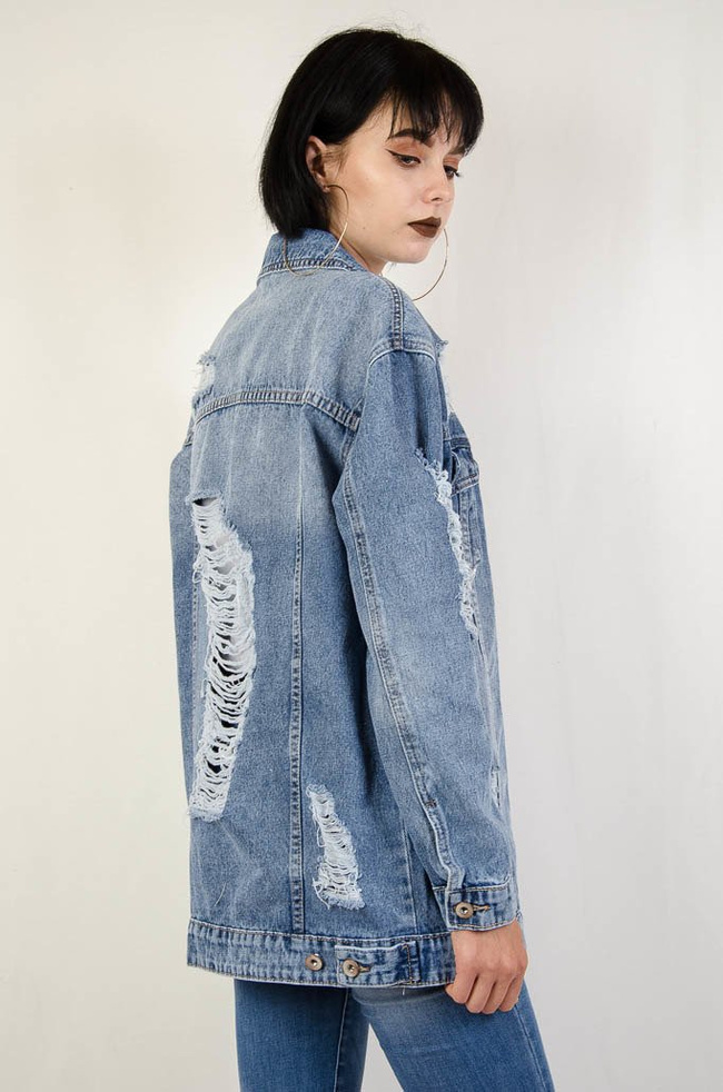 Kurtka jeansowa dłuższa z licznymi przetarciami