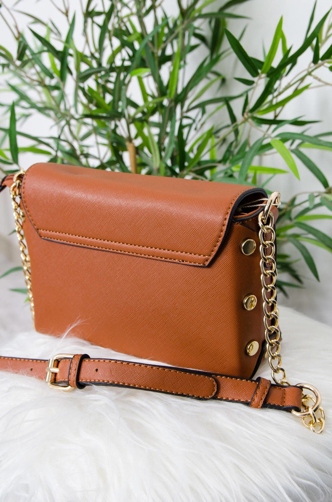 BRĄZOWA TOREBKA LISTONOSZKA ZE ZŁOTYMI GUZIKAMI