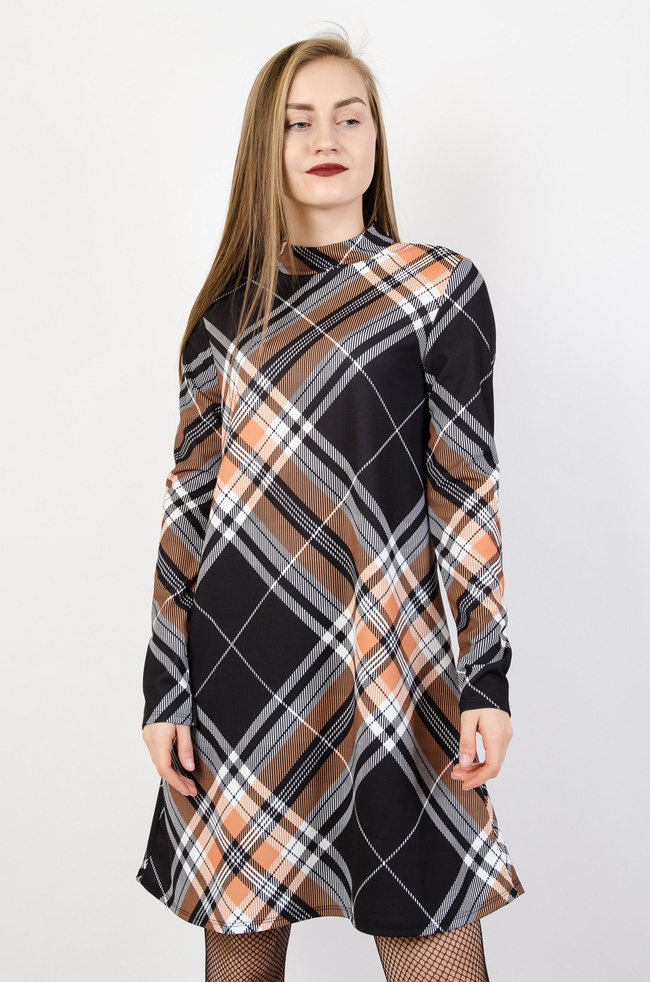 Prosta sukienka w czarno-brązową kratę z długim rękawem